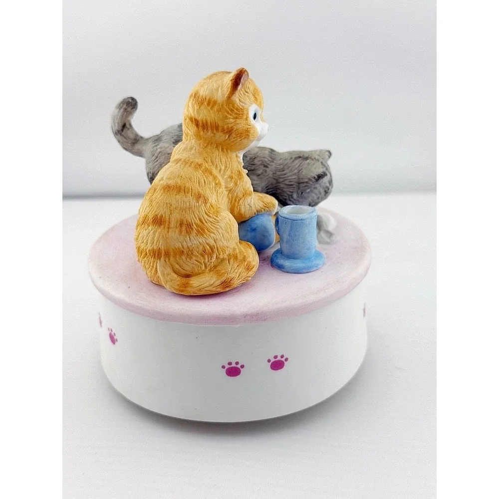 Vintage 1990's cats music box. Plays song a few of my favorite things.